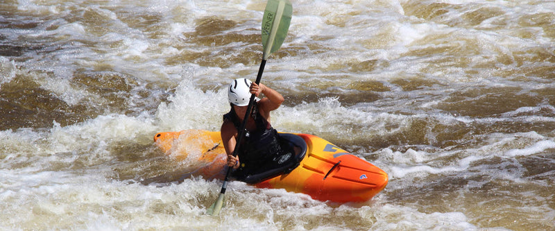 5 Things Kayakers Should Keep In Their Life Jackets