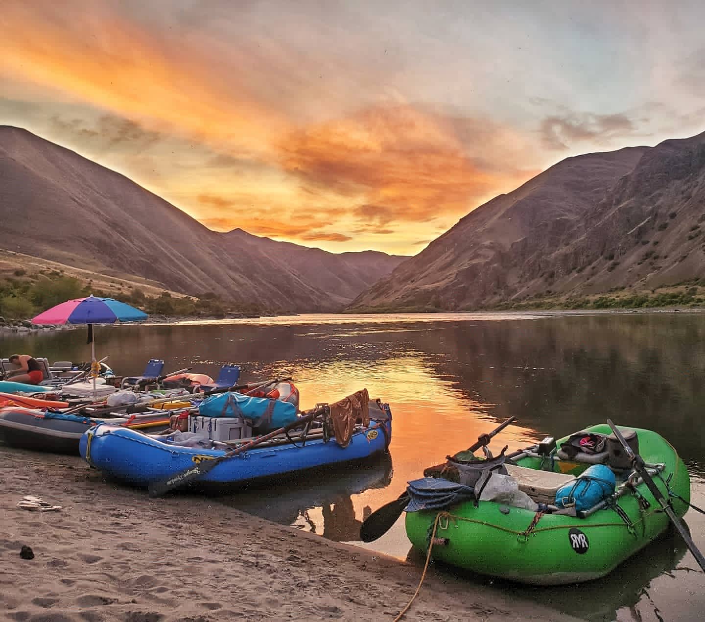 Valentines-Day-Gift-Guide-Whitewater-Paddling-Sunset-View